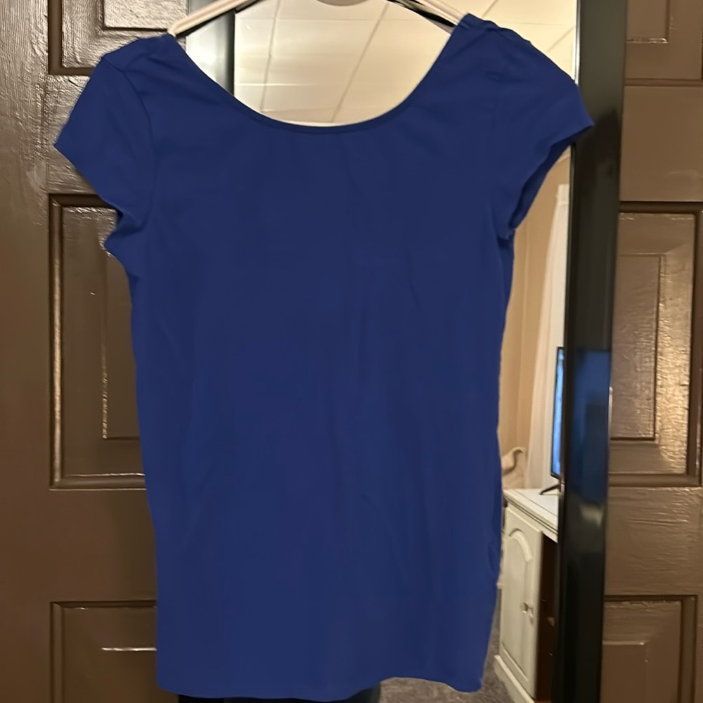 H&M tee; small